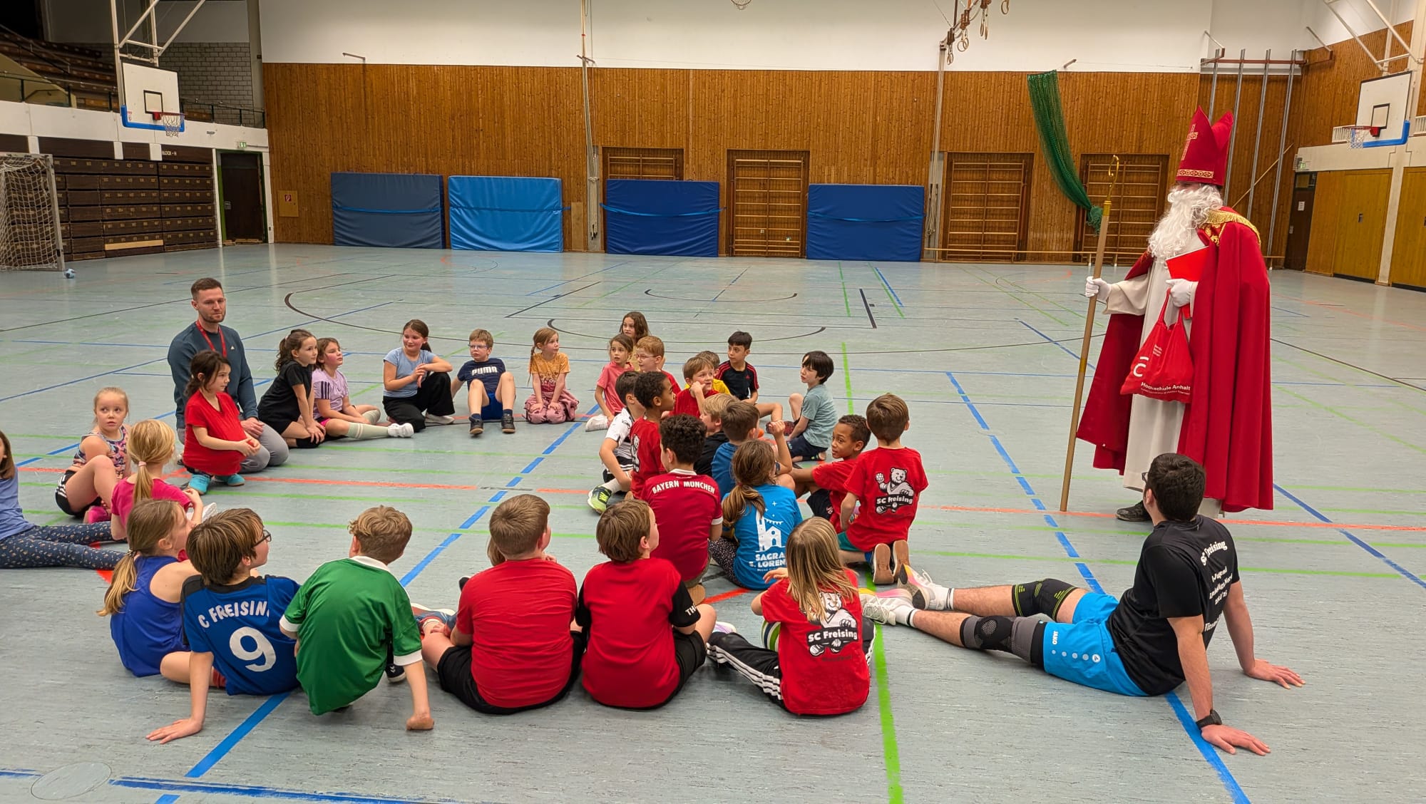 Weihnachtsfeier der Minis – Besuch vom Nikolaus!